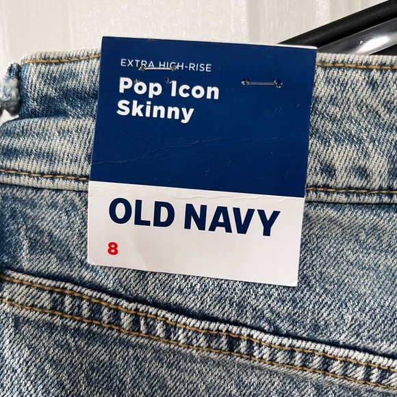 Light wash pop icon Old Navy jeans - Picture 2 of 3